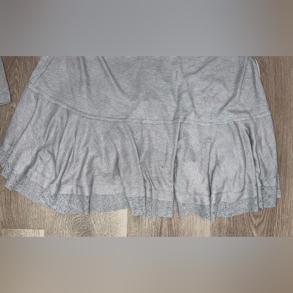 Woman’s Altar’d State Gray Ribbed Boho Chic V-Neck Top Peplum Size Medium - Picture 4 of 8